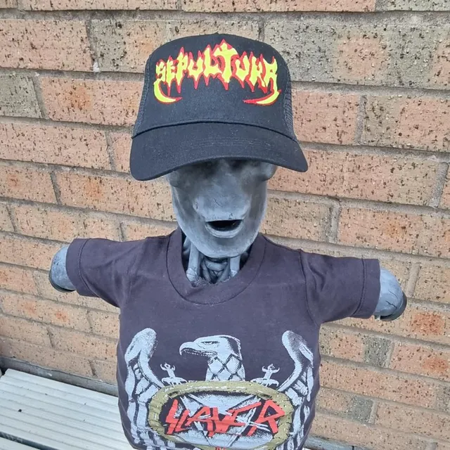 sepultura-old-logo-casquette-trucker-glow-in-the-dark image 1
