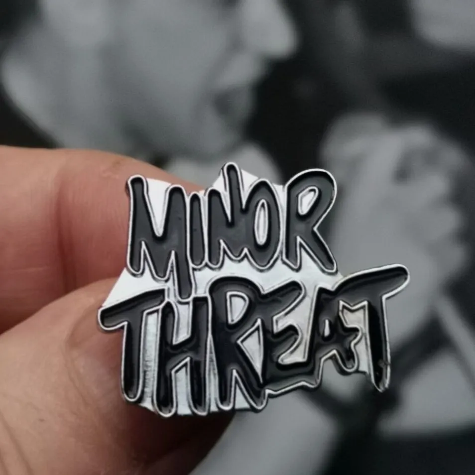 minor-threat-pin-s-mail-petit-badge-hardcore-30mm image 1