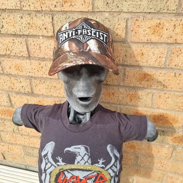 anti-fascist-bolt-thrower-tribute-casquette-camo-feuille image 1