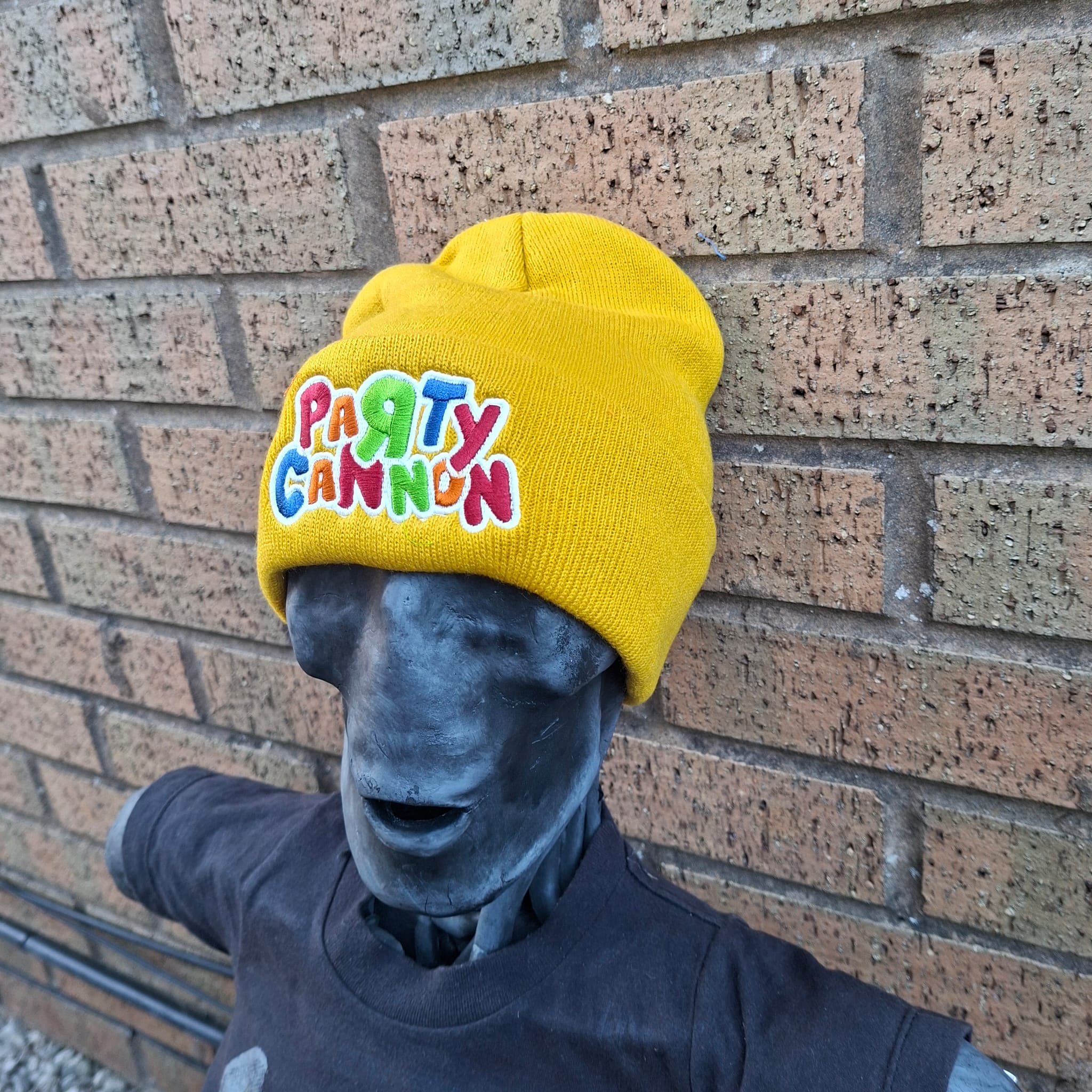 party-cannon-bonnet-jaune-moutarde-logo-phosphorescent image 5
