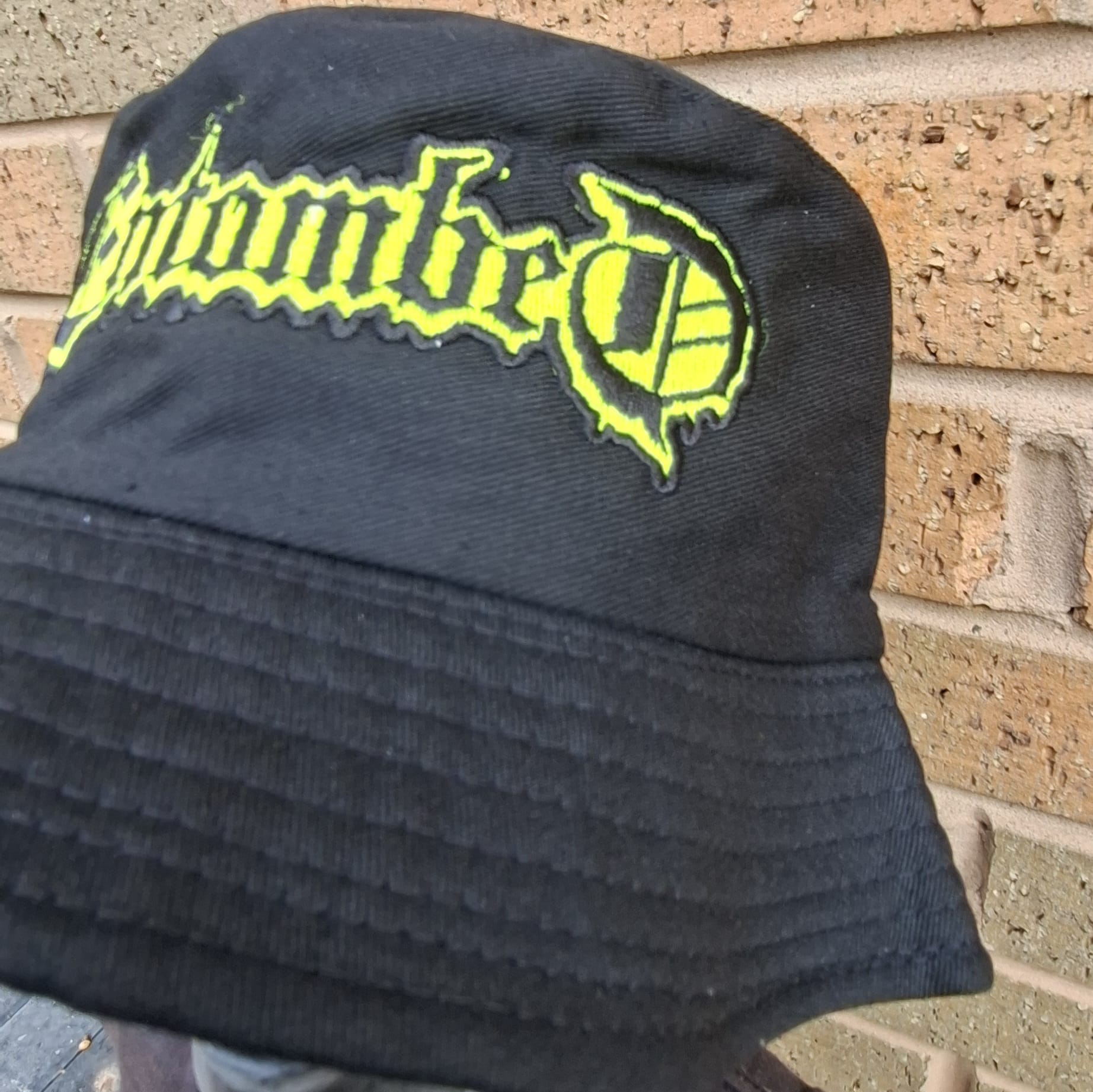 entombed-logo-bob-phosphorescent-jaune-taille-unique image 3
