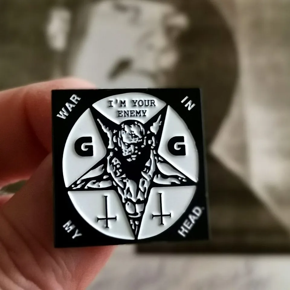 gg-allin-war-in-my-head-pin-s-mail-petit-30mm-papillon image 1