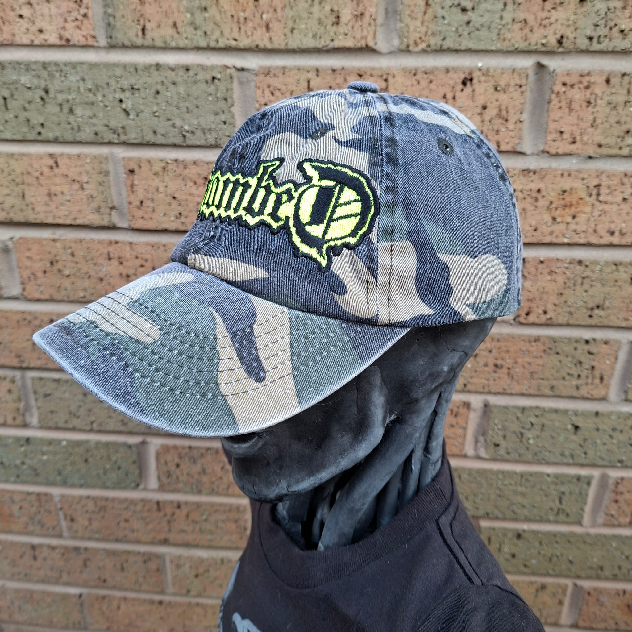 entombed-logo-glow-in-the-dark-casquette-camo-vert-dad-cap image 2
