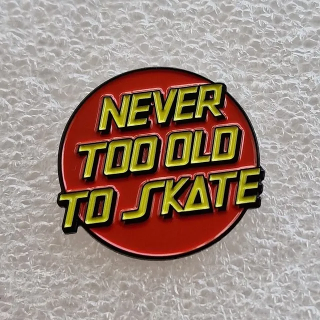 never-too-old-to-skate-pin-mail-petit-30mm-skate image 1
