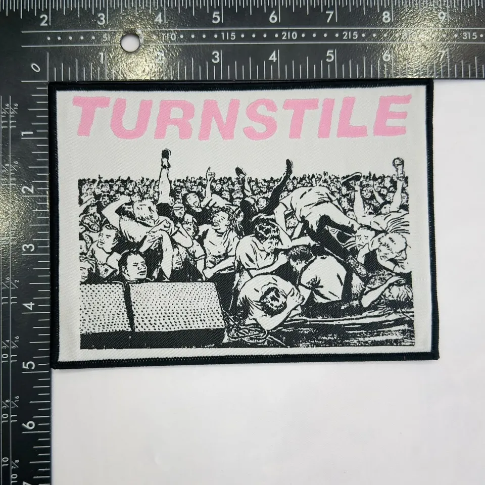 turnstile-hardcore-cusson-patch-tiss-bord-noir-ou-rose image 1