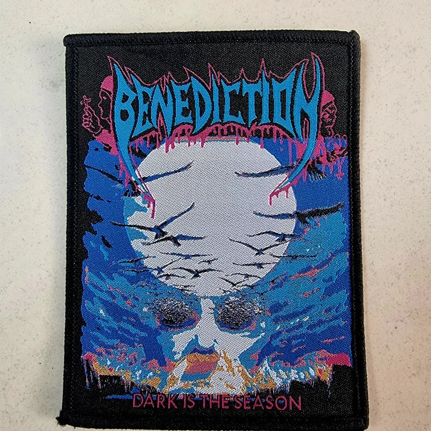 benediction-dark-is-the-season-patch-tiss-coudre image 1