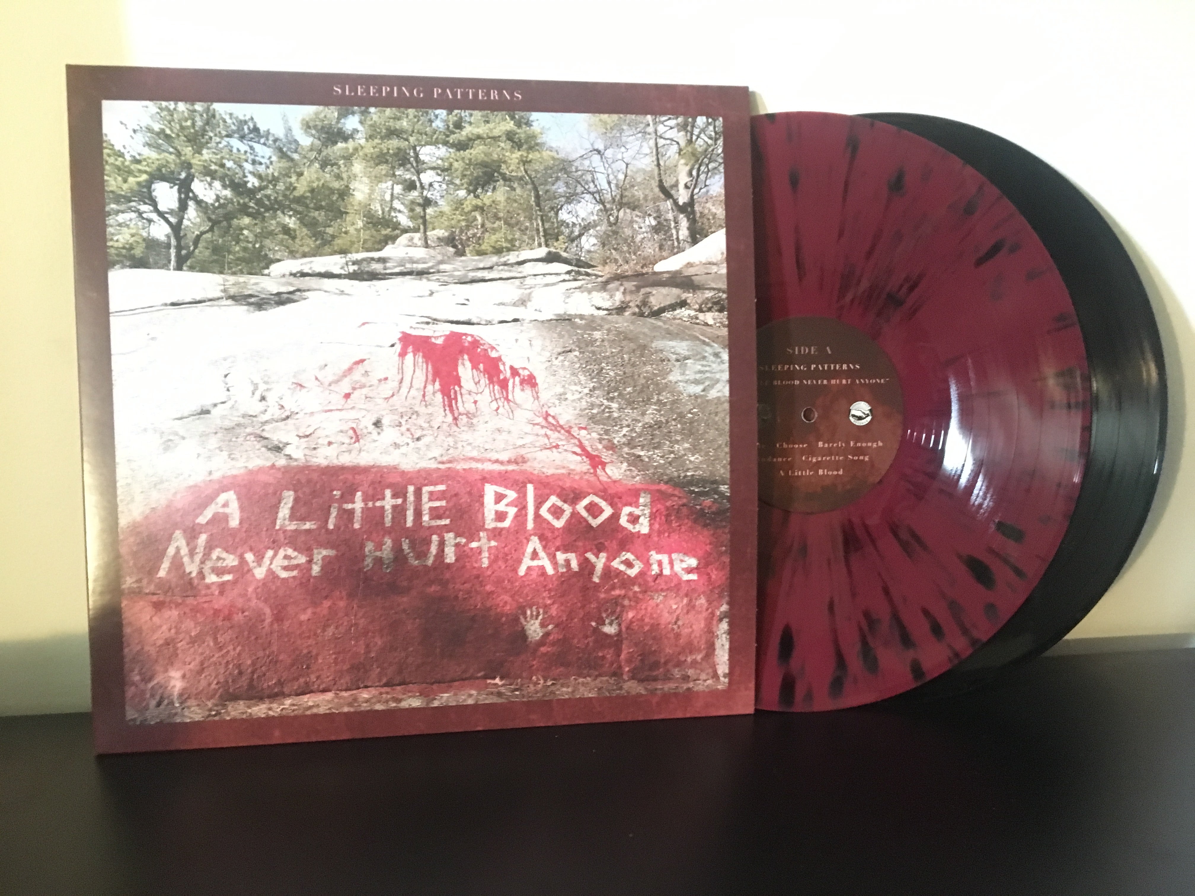 sleeping-patterns-a-little-blood-vinyle-12-noir-rock image 2