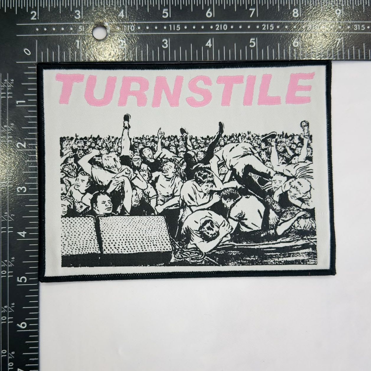 turnstile-hardcore-cusson-patch-tiss-bord-noir-ou-rose image 1