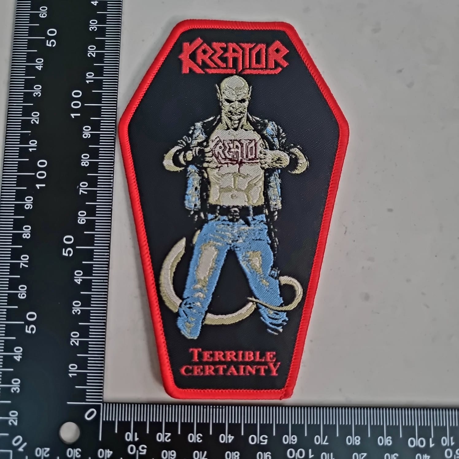 kreator-terrible-certainty-patch-tiss-cercueil-bordure-rouge image 2