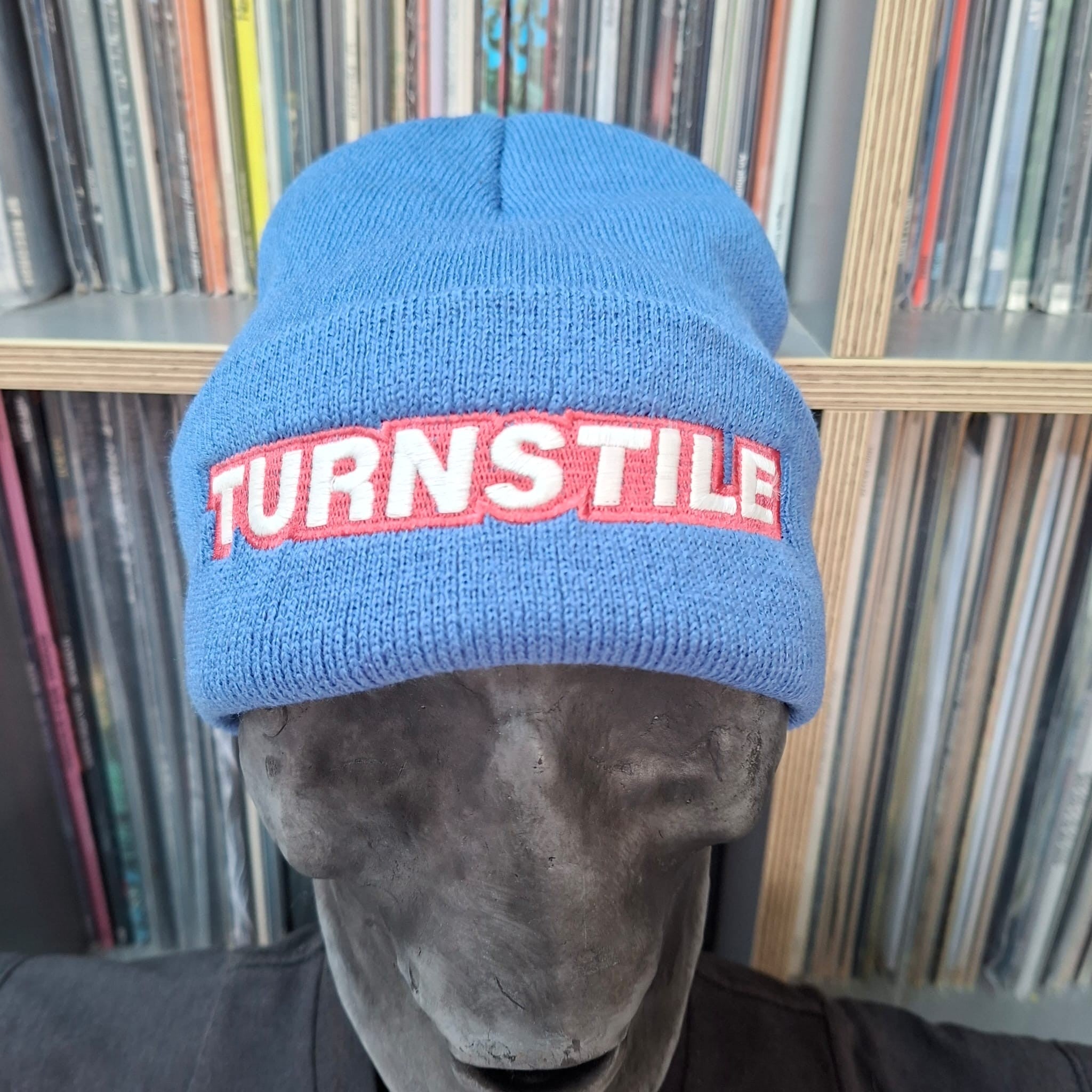 turnstile-logo-glow-bonnet-bleu-brod-phosphorescent image 2