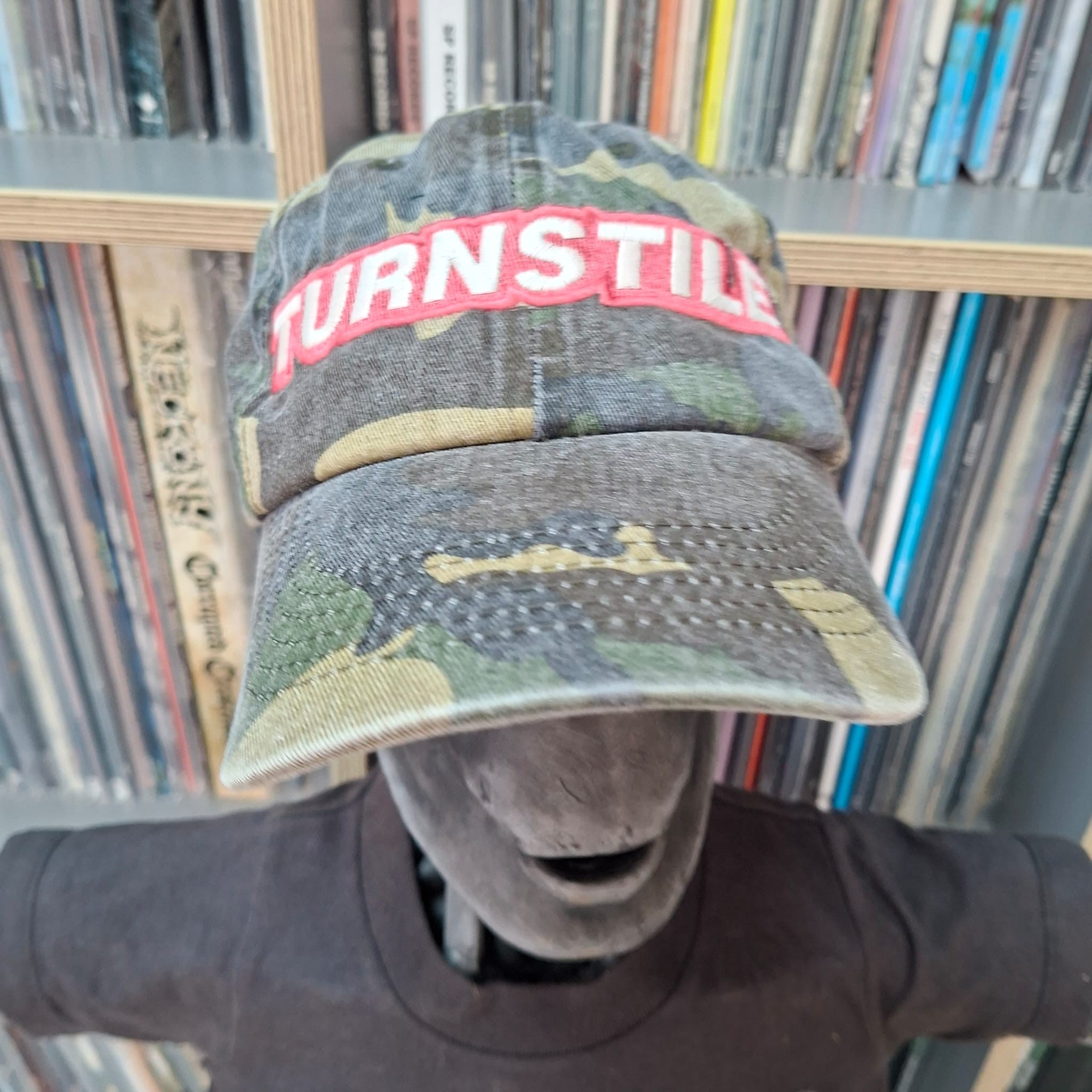 turnstile-logo-casquette-dad-camo-vert-phosphorescent image 1