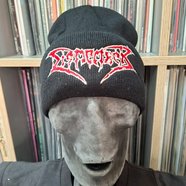 dismember-logo-bonnet-noir-brod-logo-rouge image 1