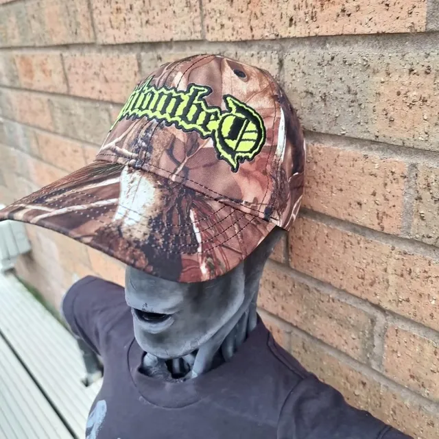 entombed-casquette-baseball-logo-leaf-camo-phosphorescent image 1