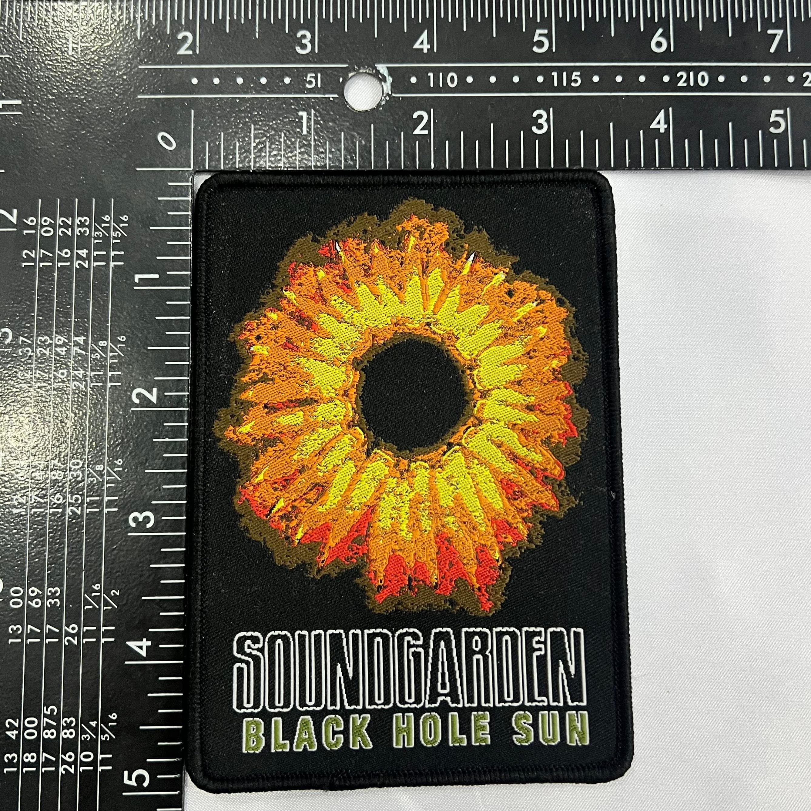 783punx-small-patch-soundgarden-black-hole-sun-cusson-bord-noir image 8