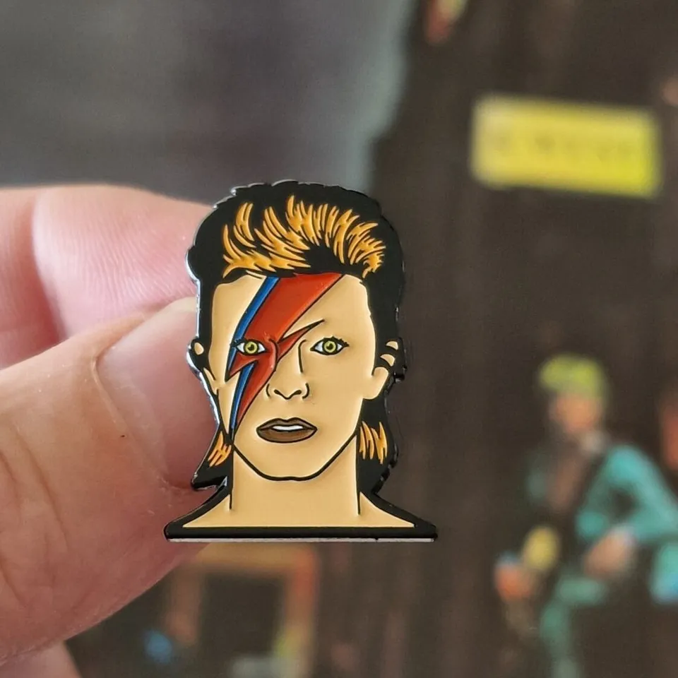david-bowie-ziggy-stardust-pin-s-mail-small image 1