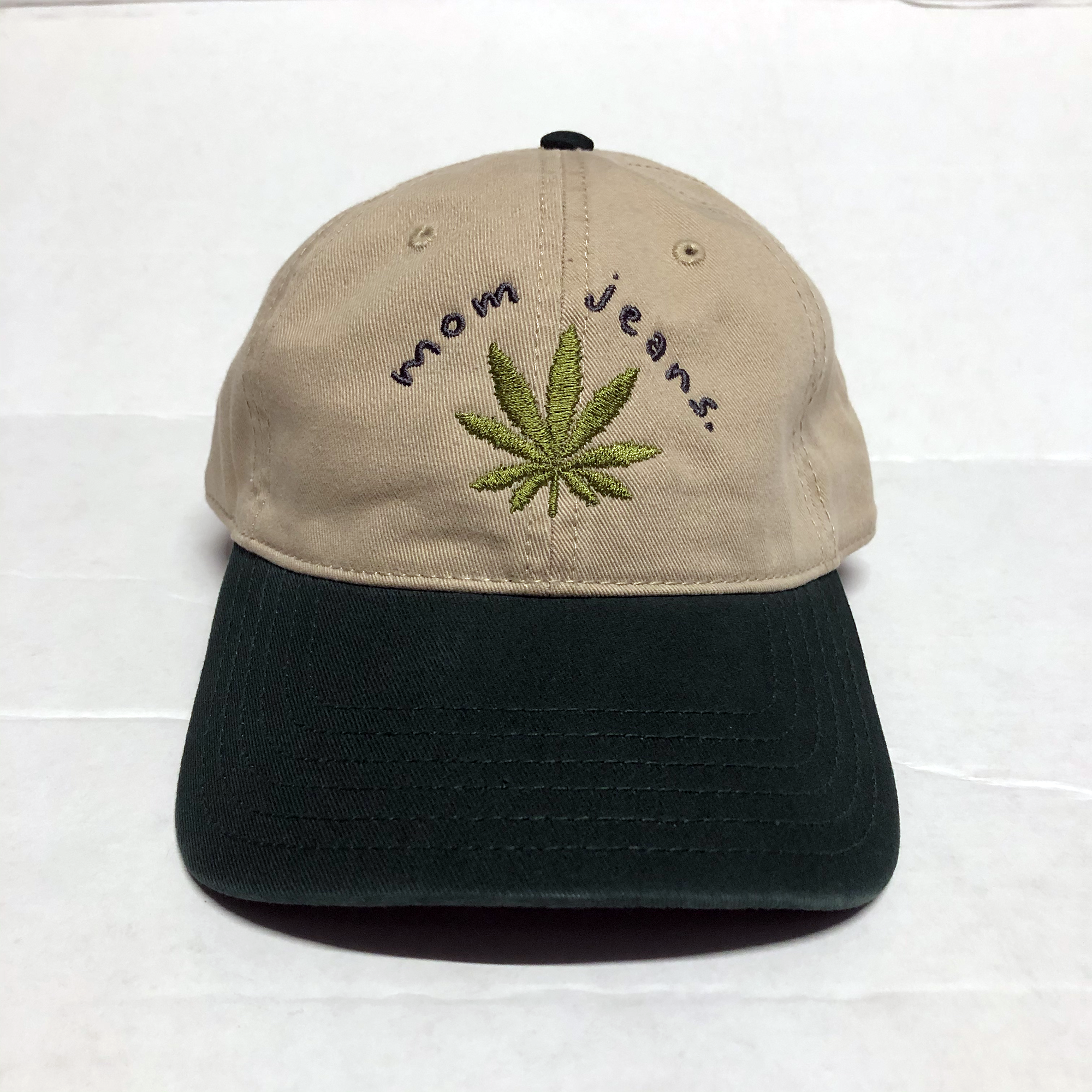 mom-jeans-weed-hat-casquette-brod-e-verte image 1