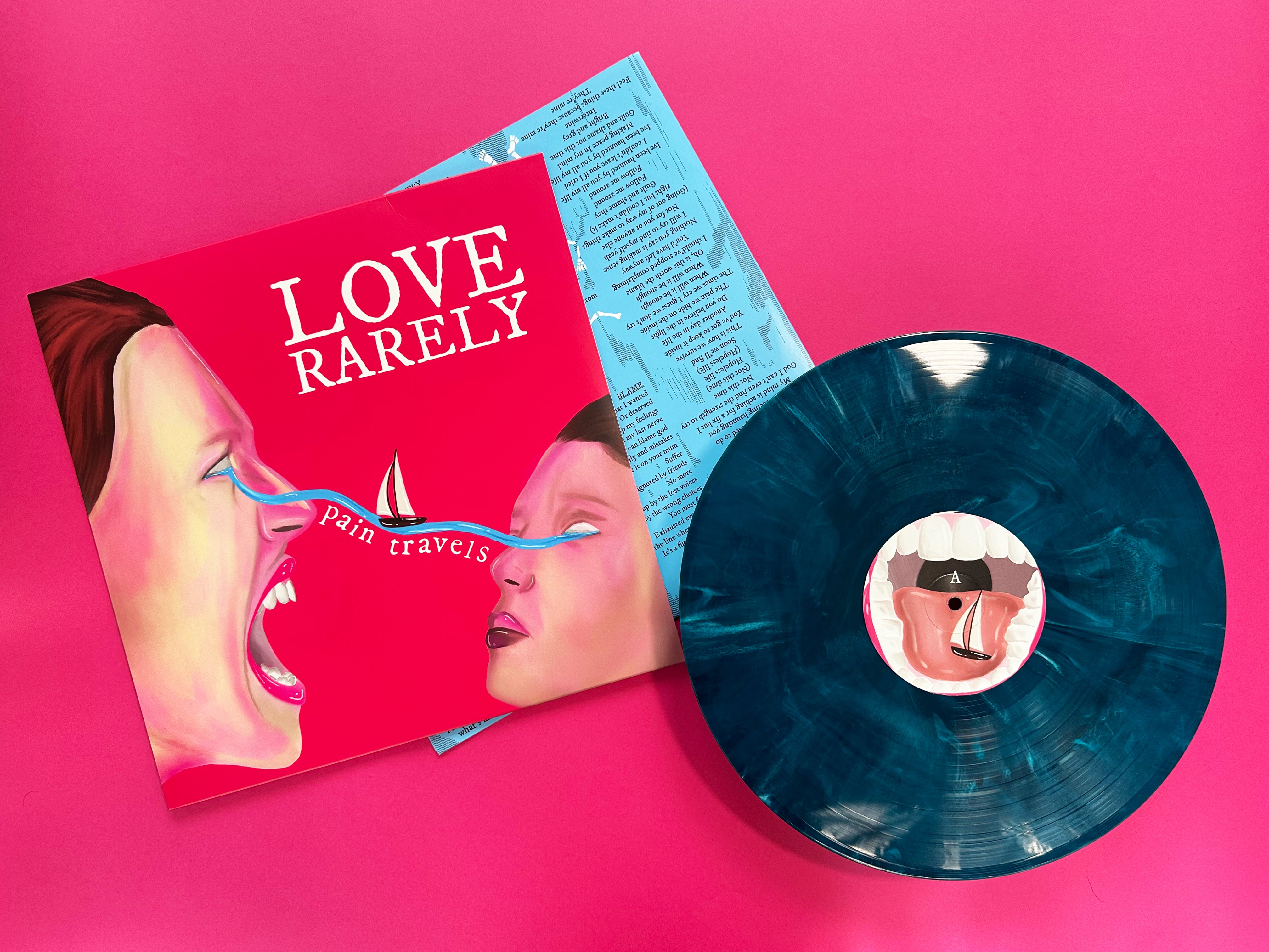 love-rarely-pain-travels-vinyle-blue-marble-lp image 4