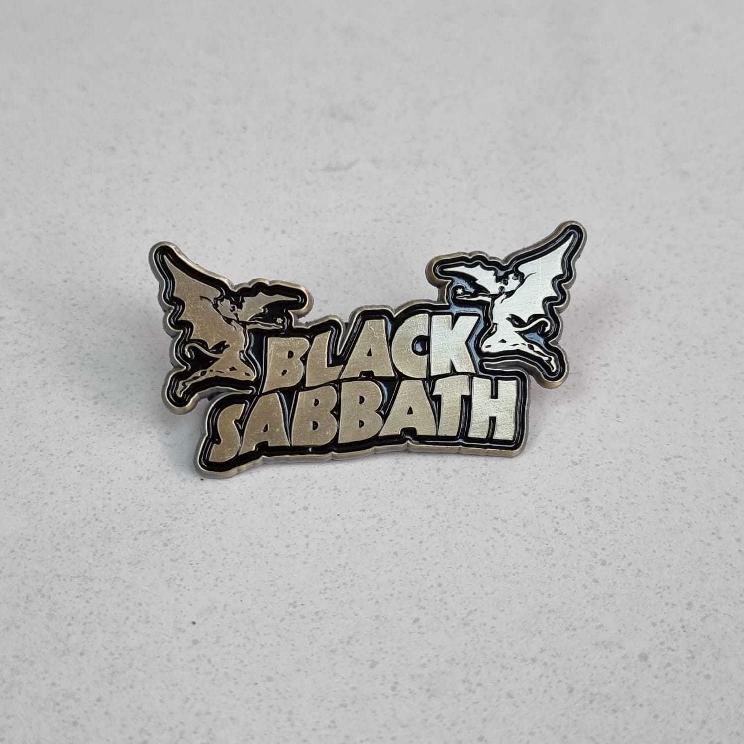 black-sabbath-logo-pin-s-mail-violet-58-mm image 3