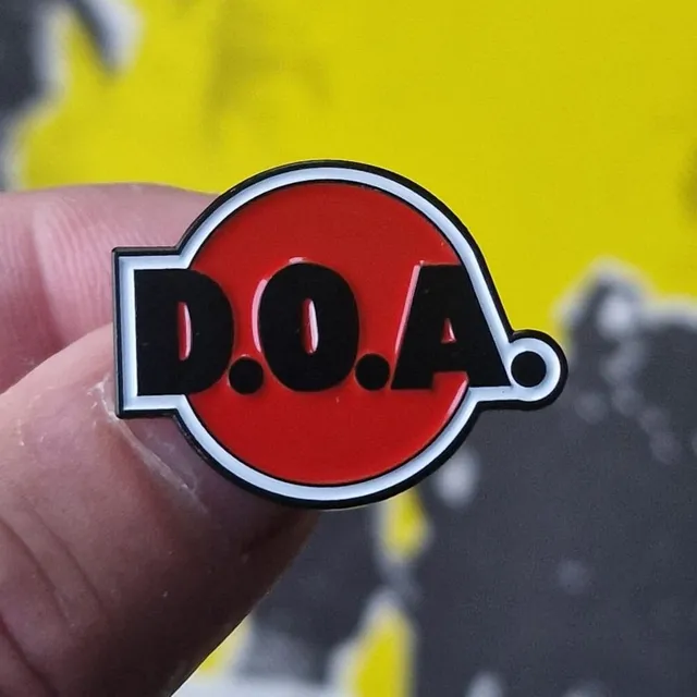 d-o-a-pin-s-mail-petit-mod-le-punk-hardcore image 1