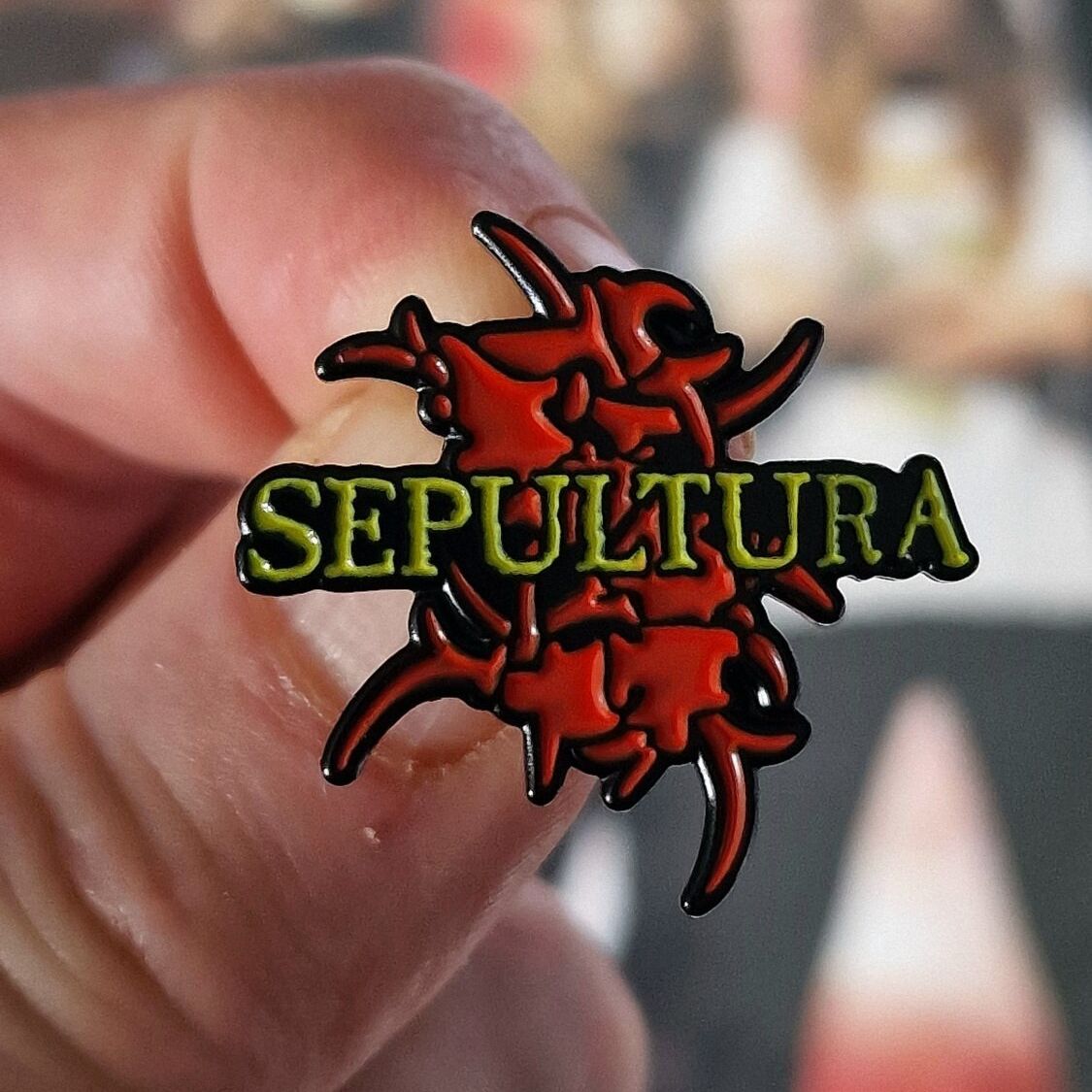 sepultura-logo-pin-s-mail-petit-35mm image 1