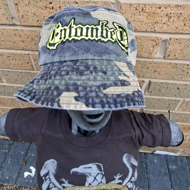 entombed-logo-bob-bucket-hat-camo-vert-phosphorescent image 1