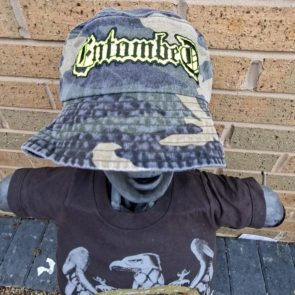 entombed-logo-bob-bucket-hat-camo-vert-phosphorescent image 1