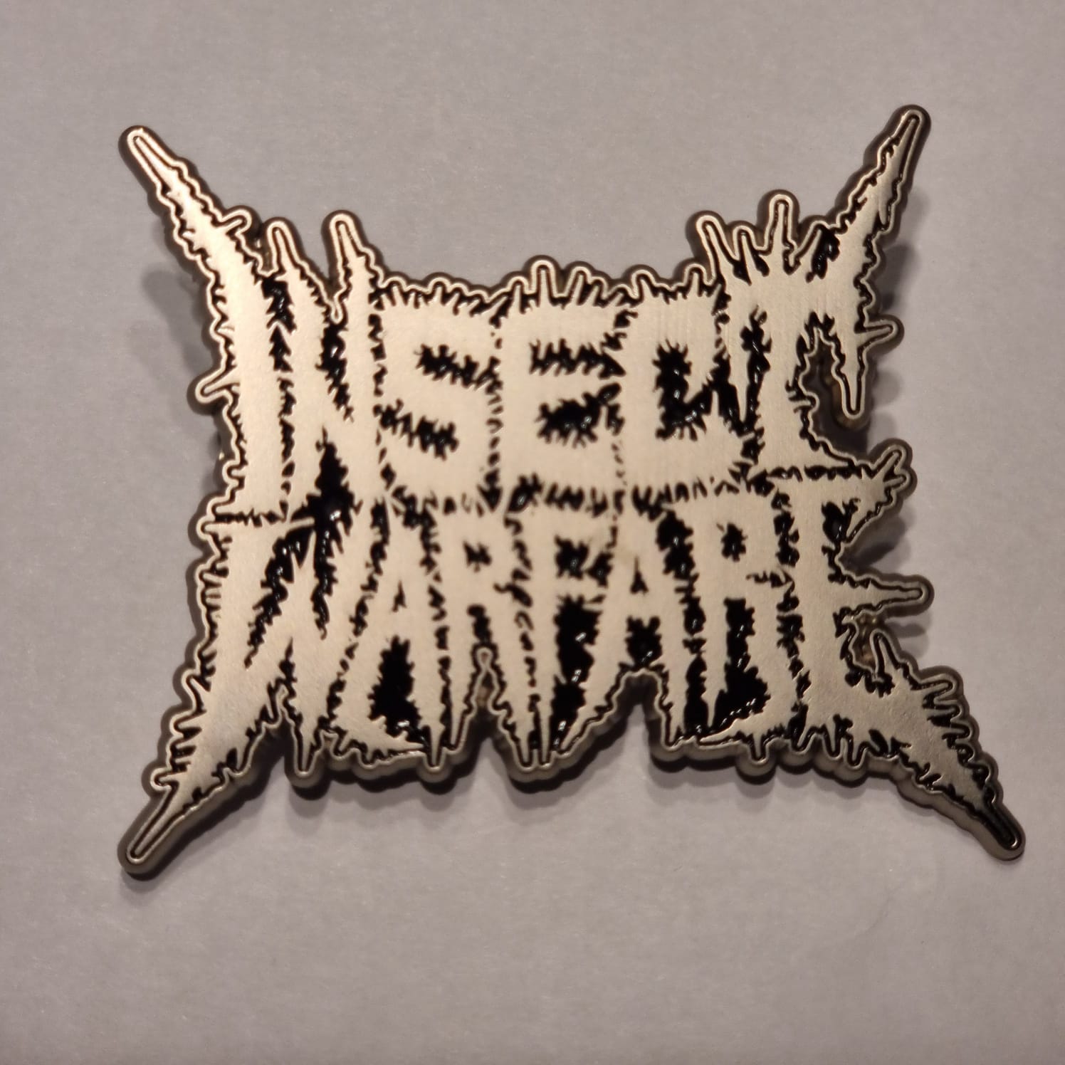 insect-warfare-logo-pin-s-mail-55mm-nickel-mat image 1
