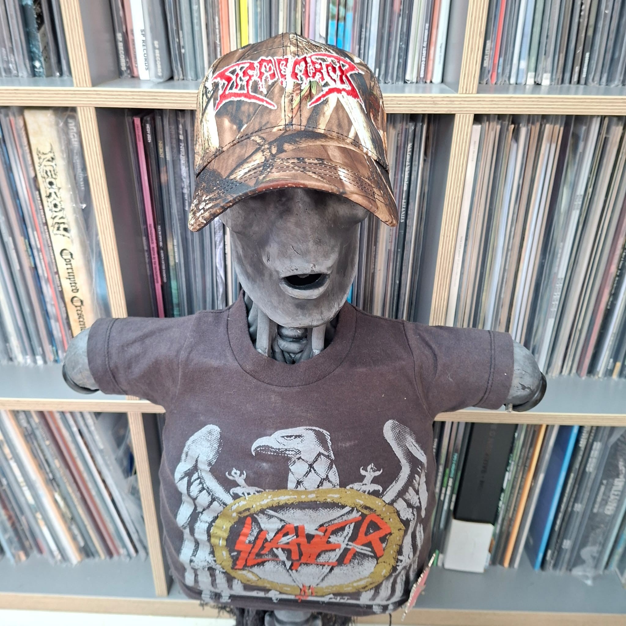 dismember-logo-rouge-casquette-baseball-camo-feuille image 3