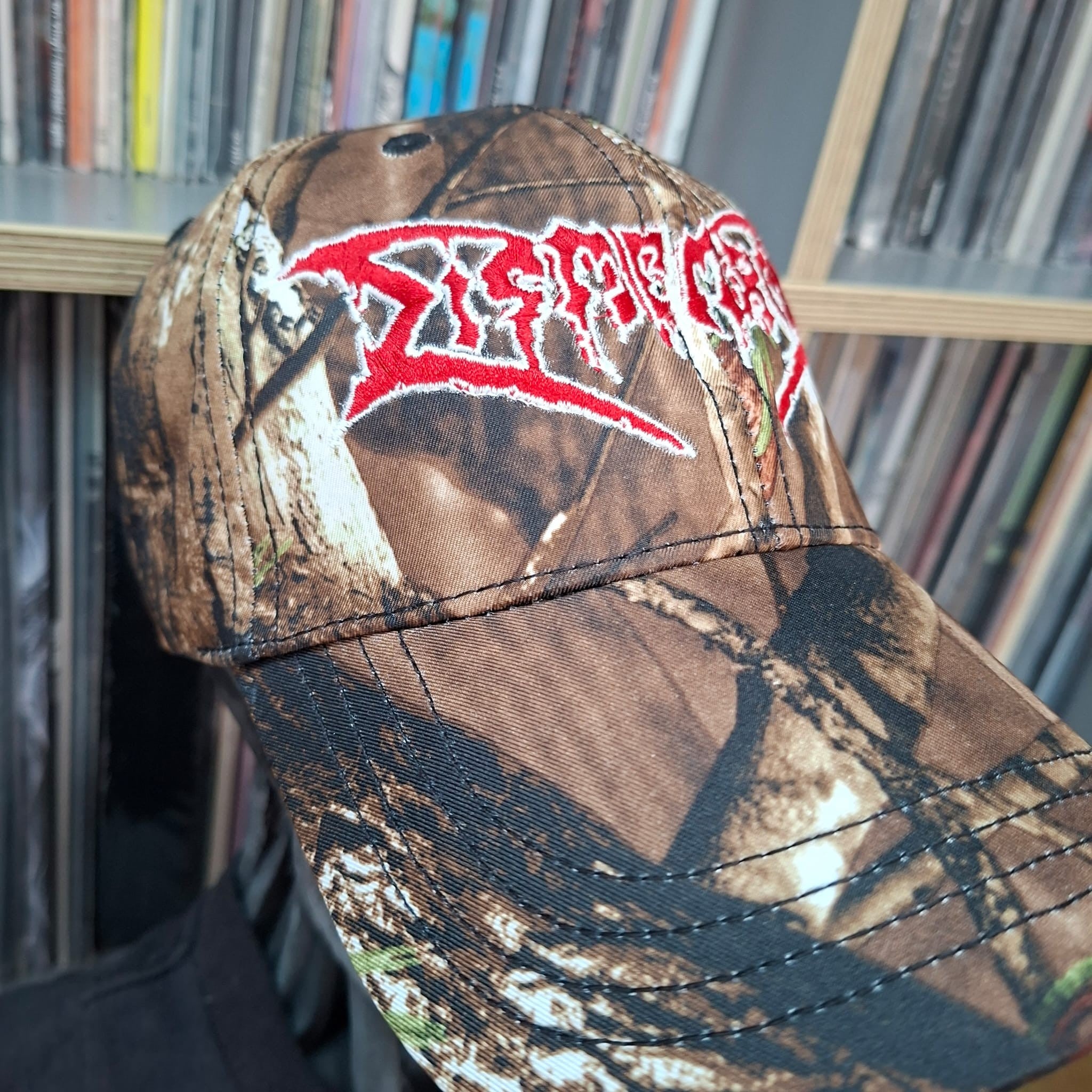 dismember-logo-rouge-casquette-baseball-camo-feuille image 4
