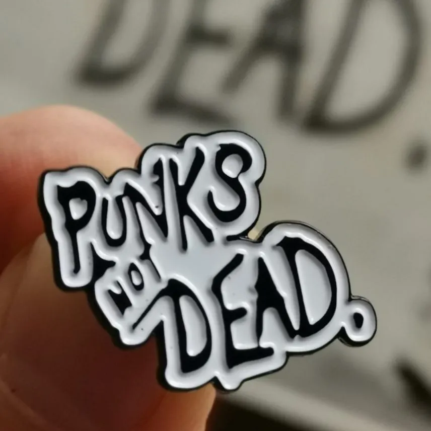 punks-not-dead-pin-s-mail-petit-mod-le-punk image 1