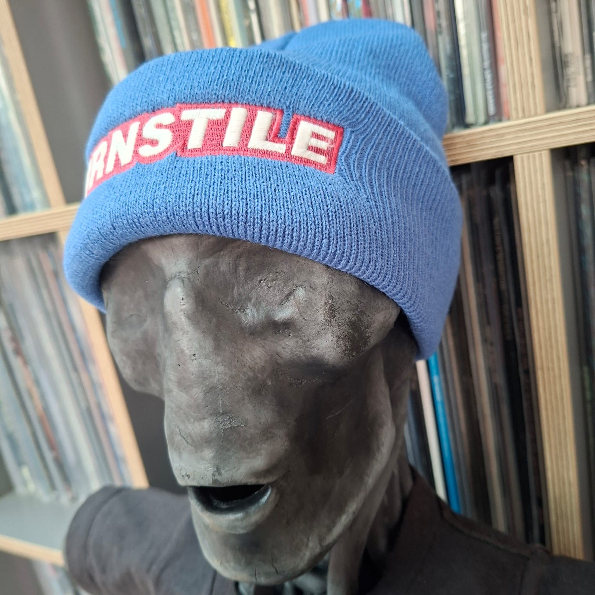 turnstile-logo-glow-bonnet-bleu-brod-phosphorescent image 3