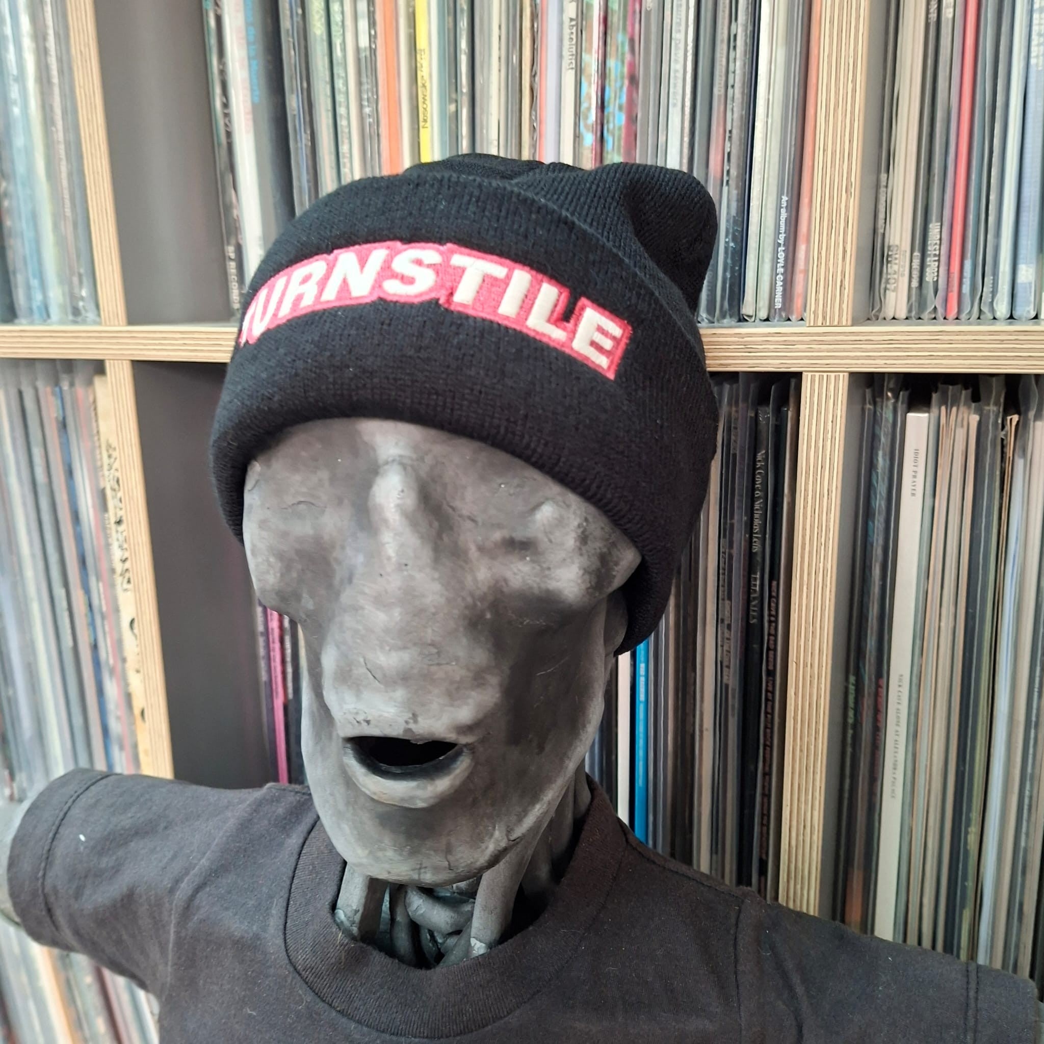 turnstile-logo-bonnet-noir-phosphorescent-brod image 2