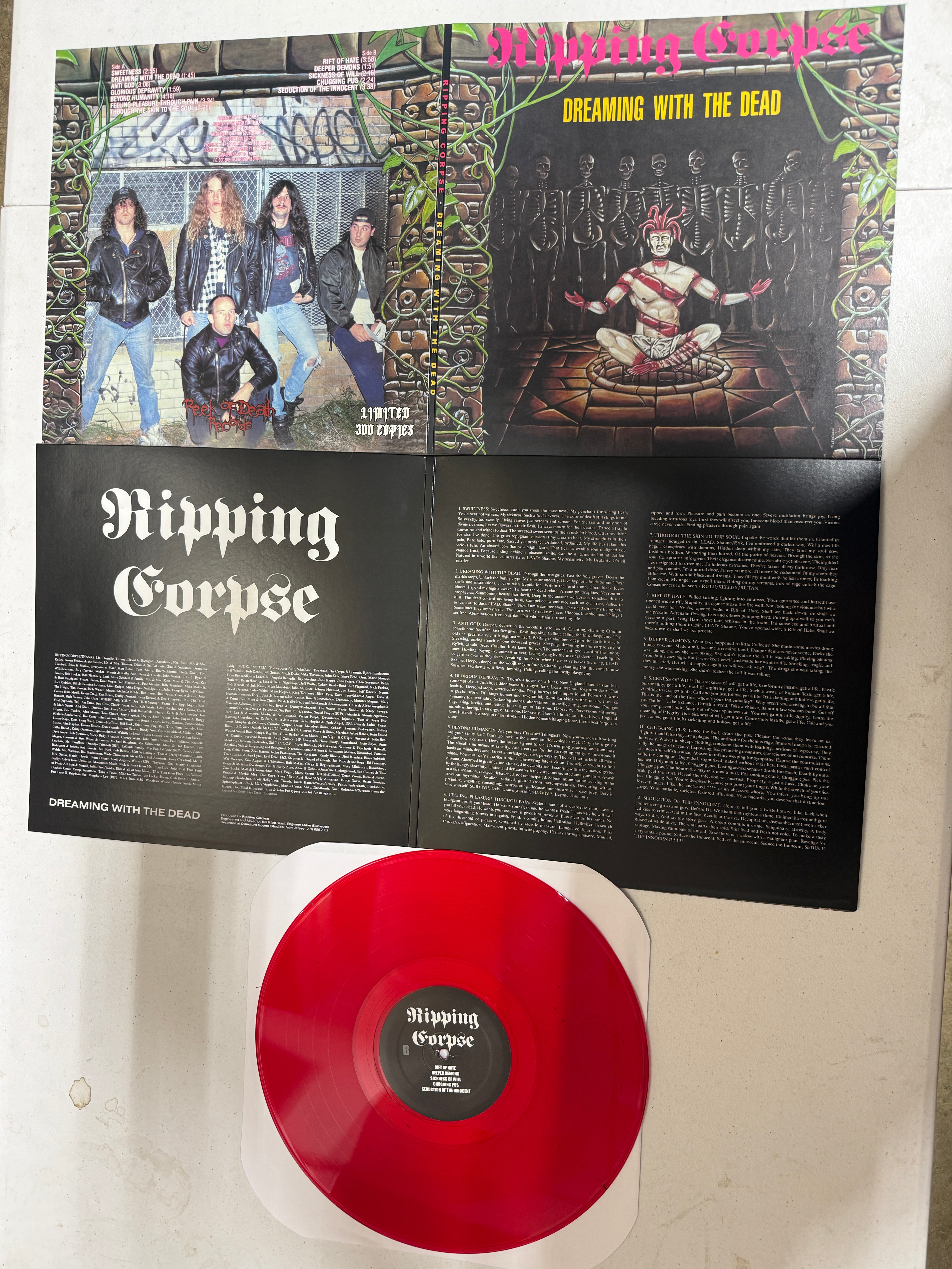 ripping-corpse-dreaming-with-the-dead-vinyle-rouge-transparent image 2