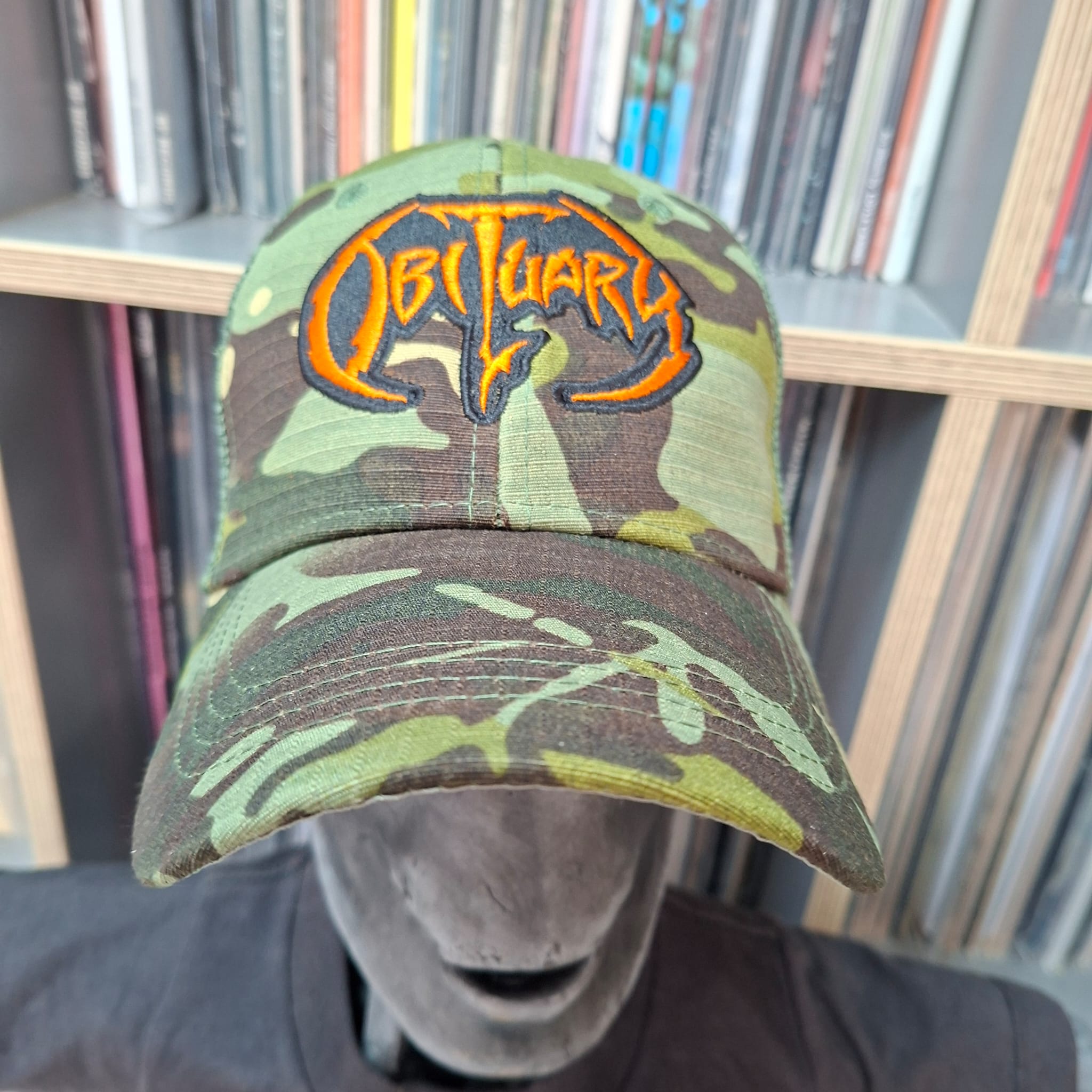 obituary-logo-orange-casquette-trucker-camo-vert image 1