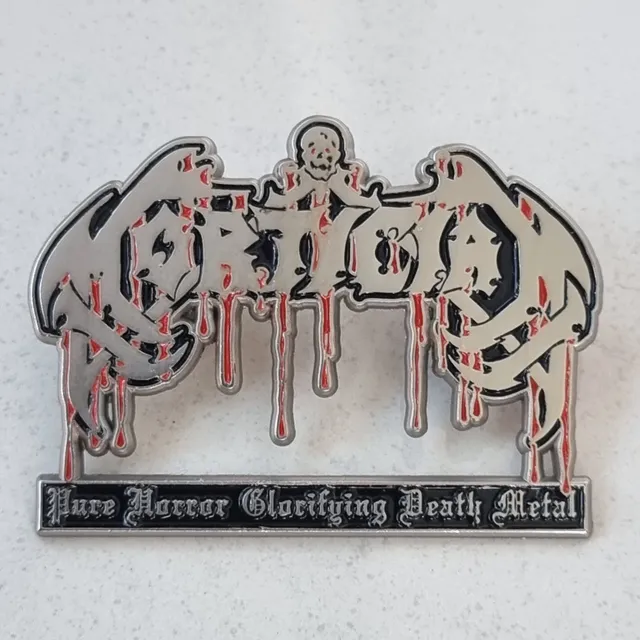 mortician-pure-horror-pin-s-mail-m-tal-nickel-mat-55-x-40-mm image 1