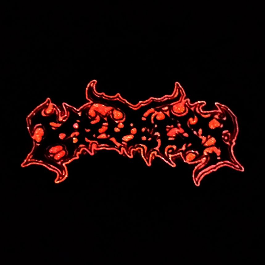 kruelty-pin-s-mail-logo-58-mm-noir-glow-rouge image 7