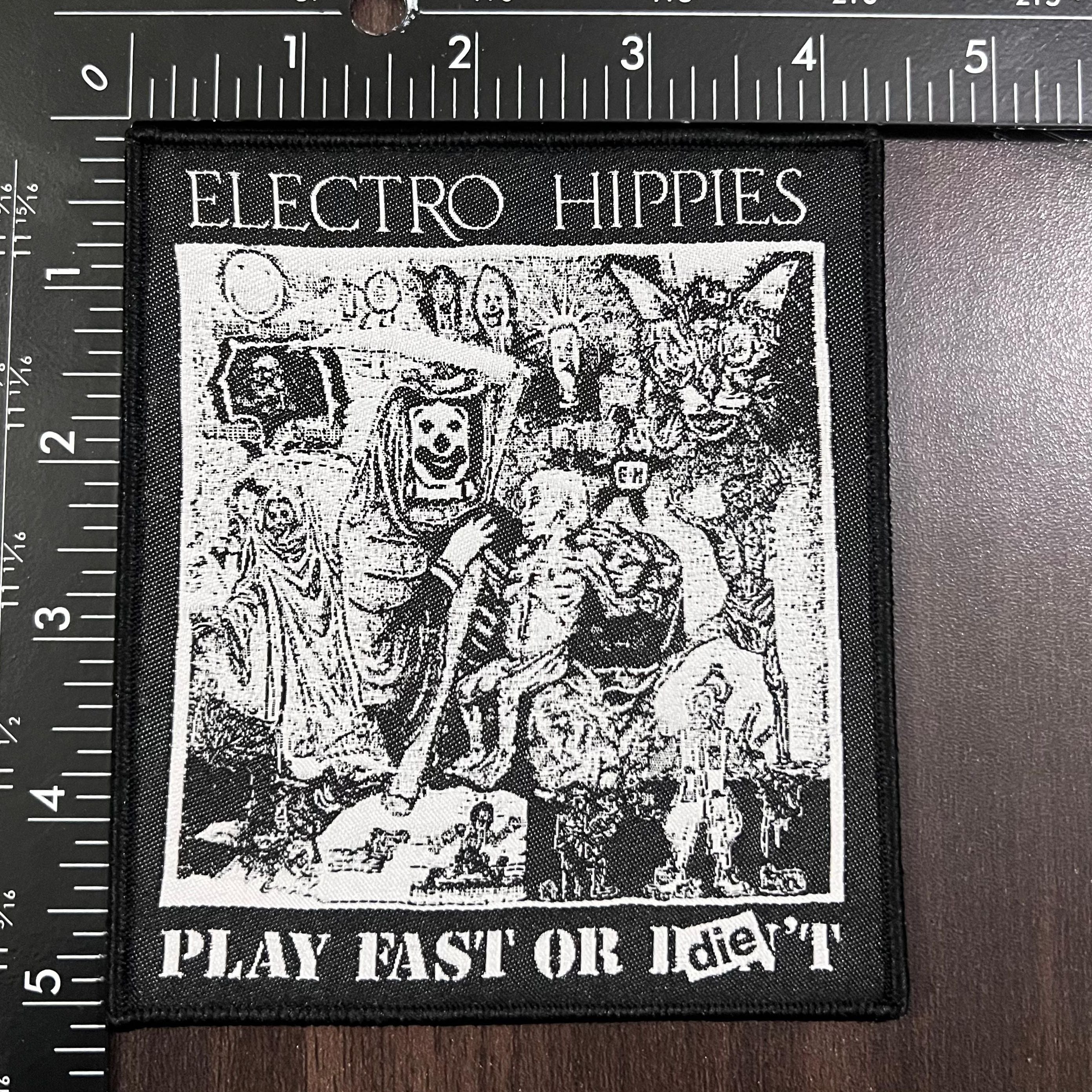 electro-hippies-play-fast-or-die-patch-tiss-bord-noir image 2
