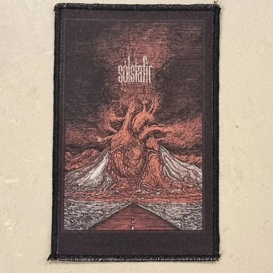 s-lstafir-heart-of-a-volcano-petit-patch-cusson-coudre image 1