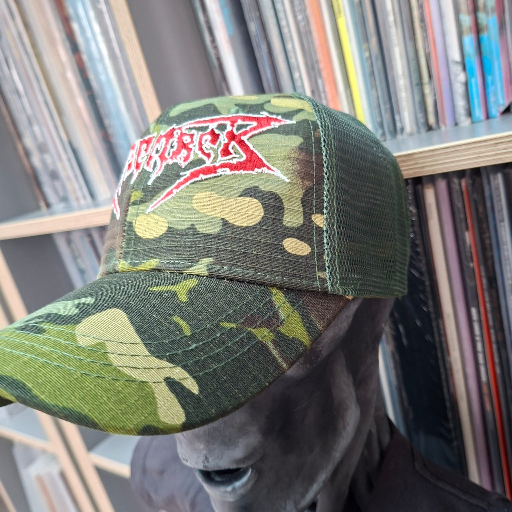 dismember-logo-casquette-trucker-camo-brod-e image 4