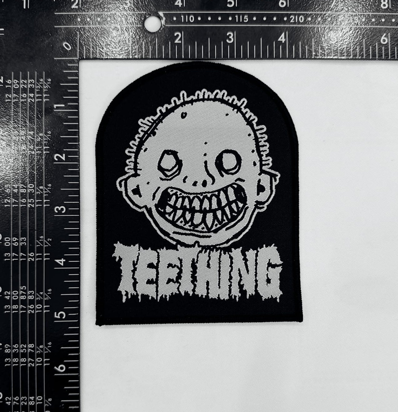 teething-patch-tiss-logo-bordure-noire image 3