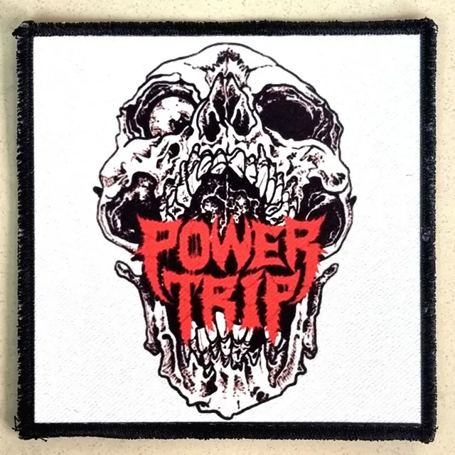 power-trip-skull-patch-carr-bordure-noire-coudre image 1