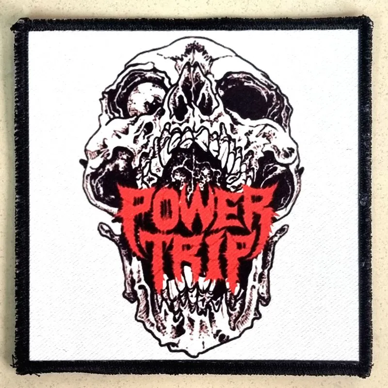 power-trip-skull-patch-carr-bordure-noire-coudre image 1