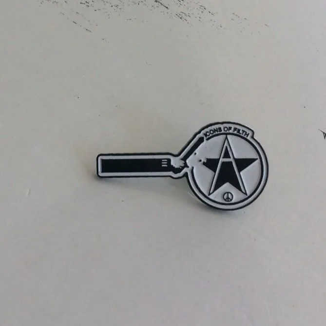 783punx-icons-of-filth-pin-s-mail-petit-35mm image 1