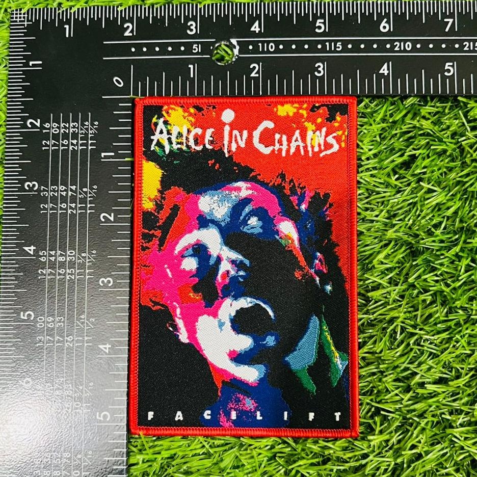 alice-in-chains-facelift-patch-tiss-bordure-rouge image 7