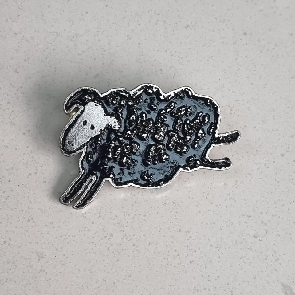 minor-threat-sheep-pin-s-mail-badge-mouton-hardcore image 1