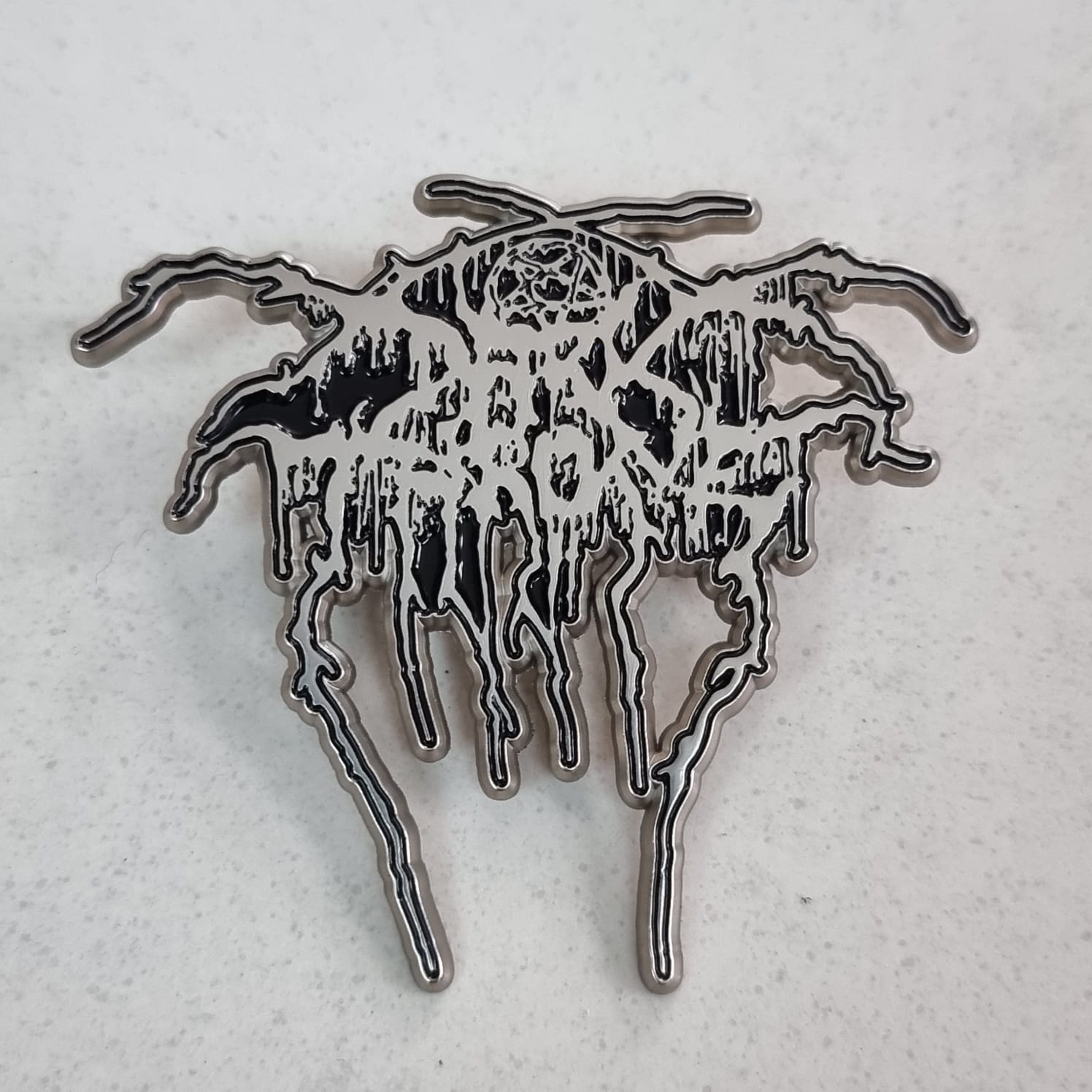 darkthrone-logo-pin-mail-black-metal-laiton-antique image 3