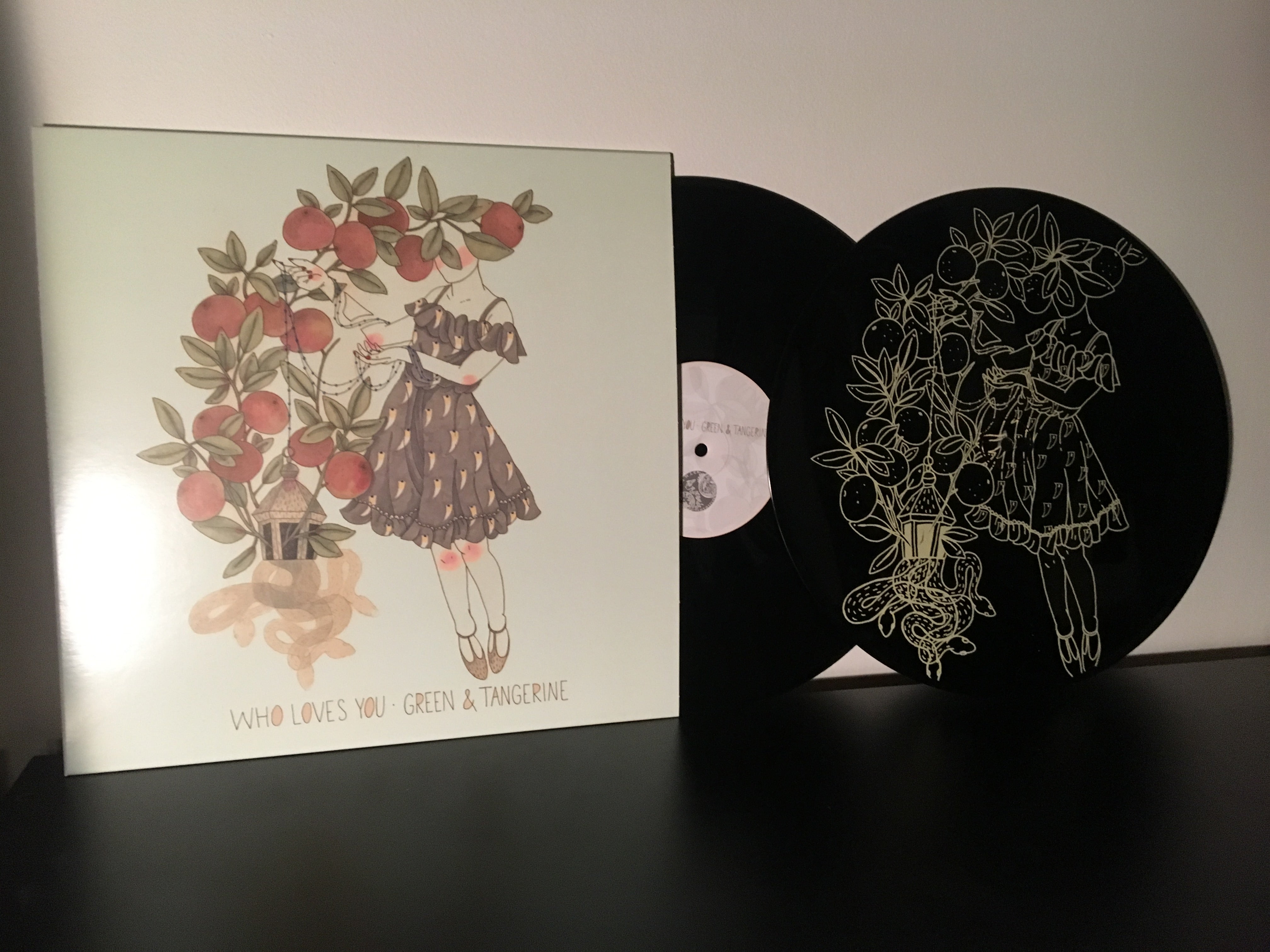 who-loves-you-green-tangerine-vinyle-12-noir-emo image 2