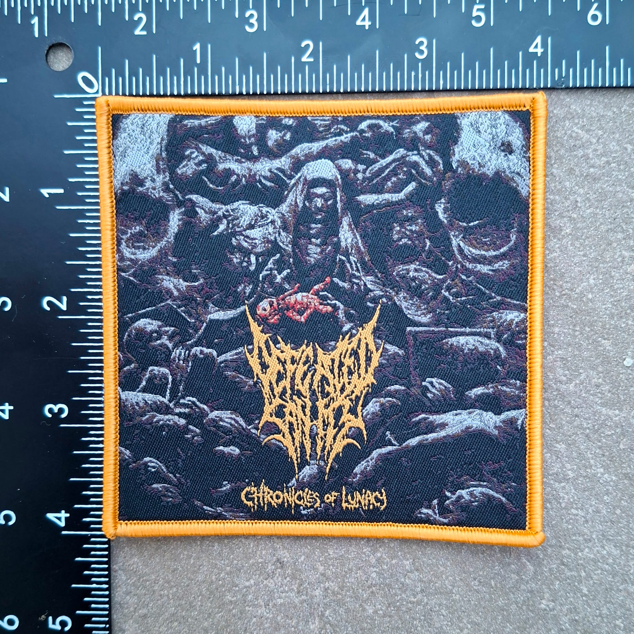 defeated-sanity-chronicles-of-lunacy-cusson-patch-tiss-bord-orange image 3