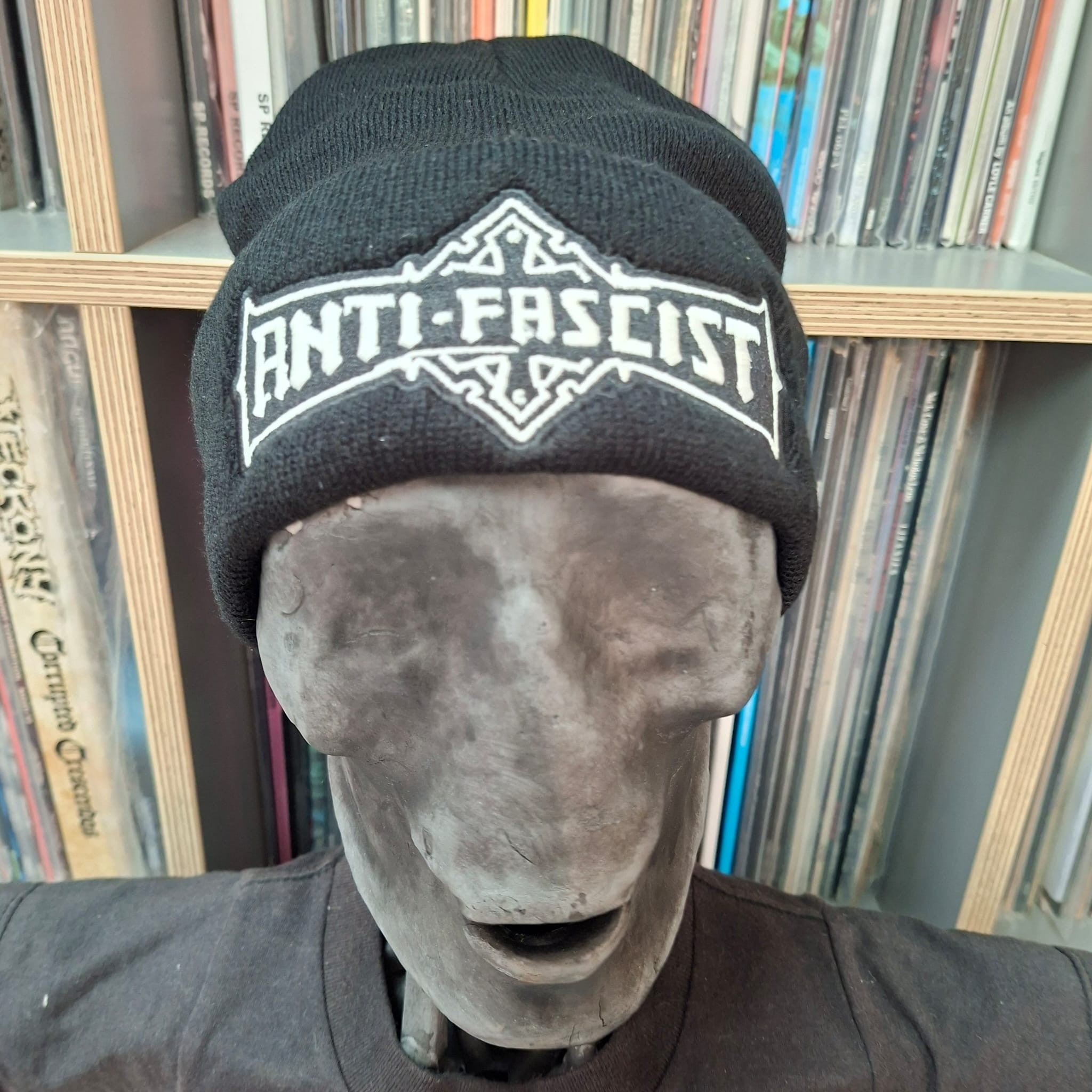 bolt-thrower-anti-fascist-bonnet-noir-phosphorescent image 1