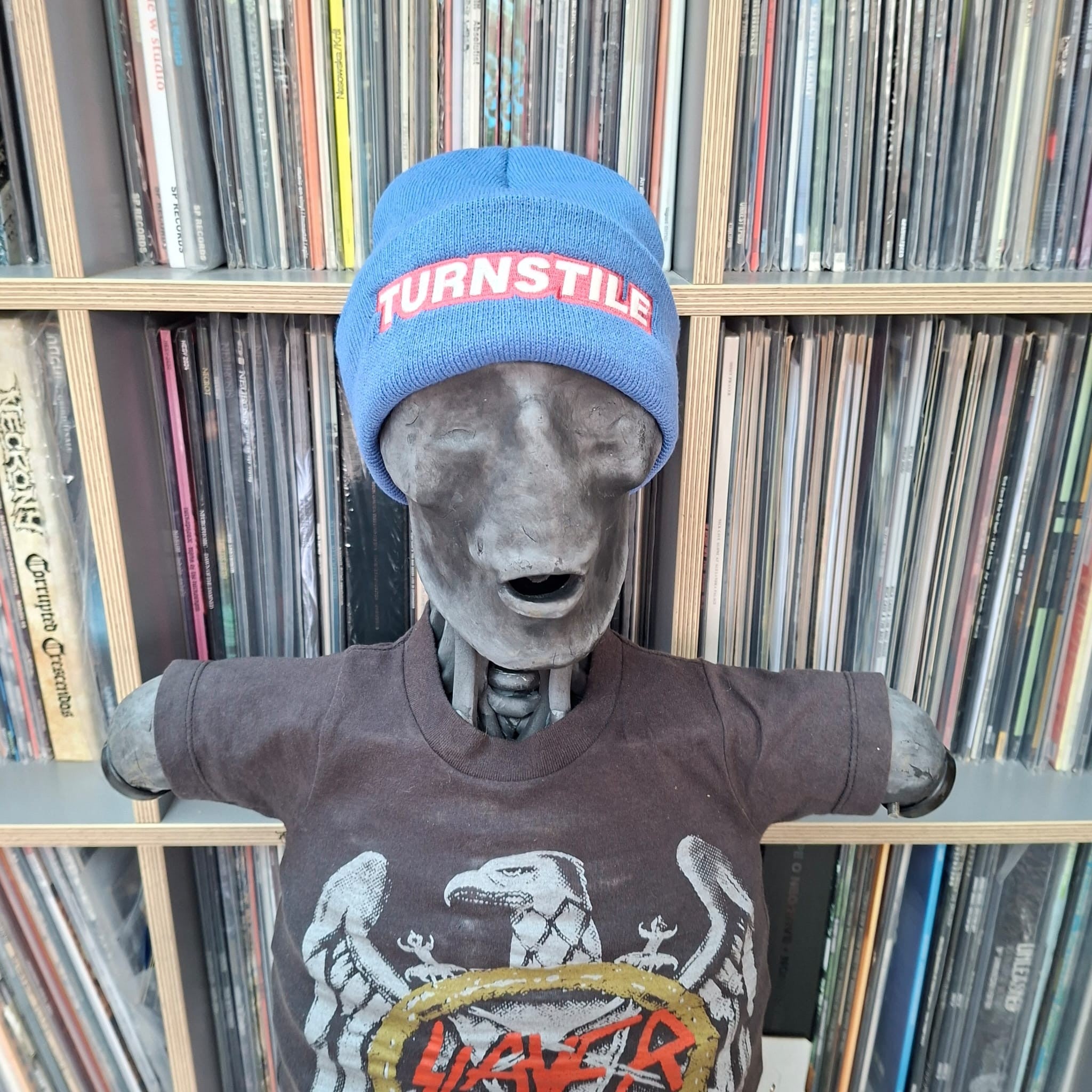 turnstile-logo-glow-bonnet-bleu-brod-phosphorescent image 1